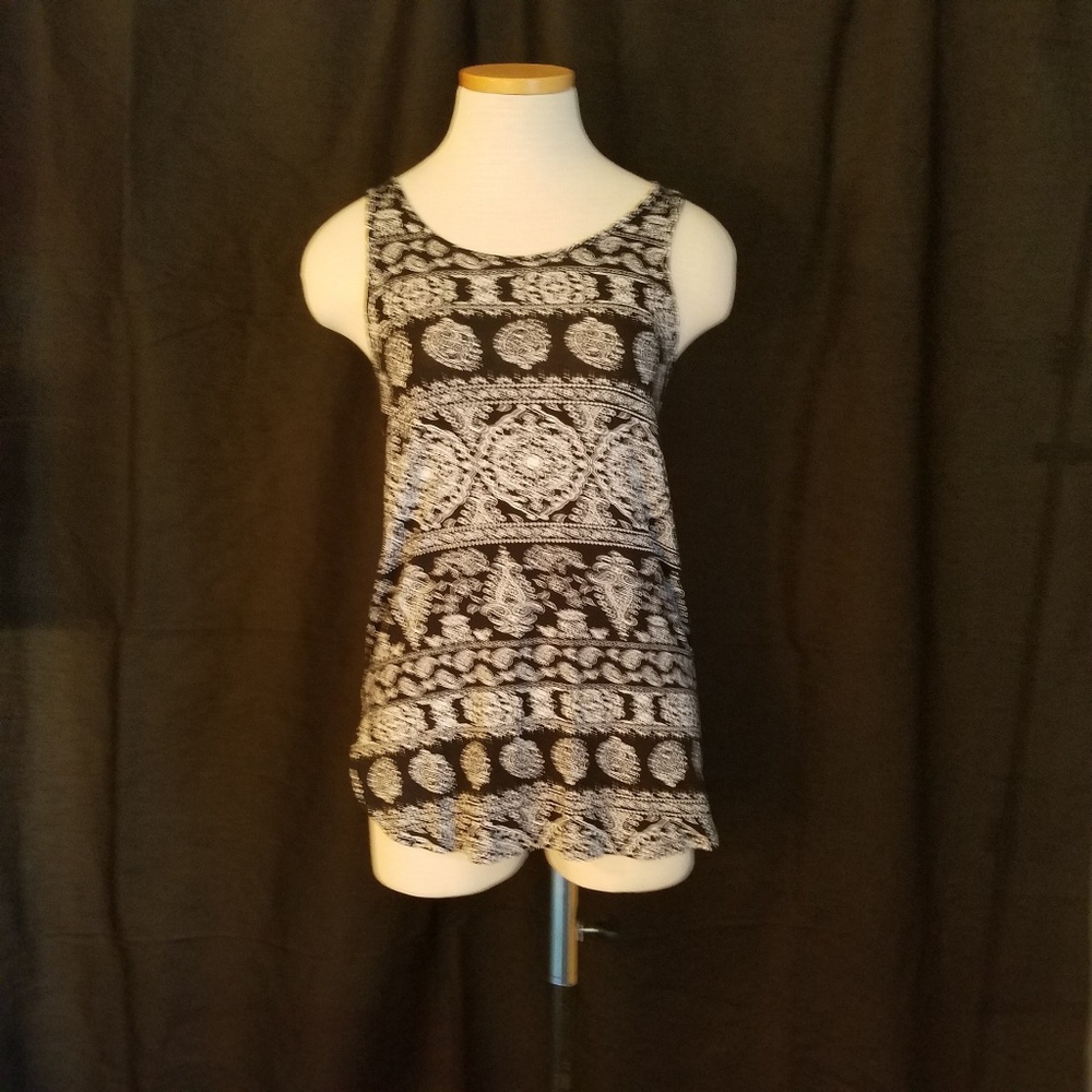 Sleevesless tunic